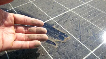 Praful depus pe panourile fotovoltaice provoacă pierderi anuale de aproape 200 de milioane de euro în România
