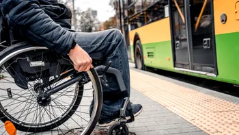 Primăriile pot recupera restanțele la taxe din indemnizațiile persoanelor cu handicap și ajutoarele sociale