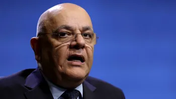 Raed Arafat, apel către populaţie din cauza vremii severe: şoferii să-şi pregătească maşinile de iarnă, turiştii să evite zonele cu risc de avalanşe. Măsuri speciale pentru protejarea persoanelor fără adăpost
