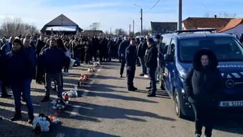 Scene sfâșietoare la înmormântarea lui Mario. Peste 1.000 de oameni l-au condus pe ultimul drum. Anchetatorii au făcut primele percheziții