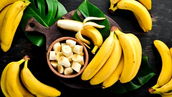 Trucul unui vânzător de fructe care chiar funcționează pentru a împiedica bananele să se înnegrească: 