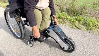 WheelMove, accesoriul de la CES 2026 care „electrifică” orice scaun rulant manual
