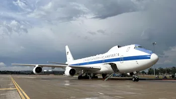Ce este avionul 'apocalipsei': aeronava a aterizat pentru prima oară pe un aeroport civil