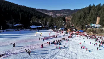 Preţuri 2026 pentru pârtia de schi şi săniuş din Durău. Zilele în care plăteşti două abonamente la preţ de unu