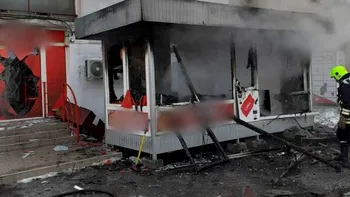 Explozie într-o plăcintărie din Gherla, după un incendiu. Geamurile clădirilor din zonă au fost sparte