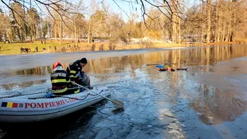 Indianul care a salvat fetiţa căzută în lacul îngheţat din Craiova a fost externat. Gestul făcut de bărbat pentru familia copilei