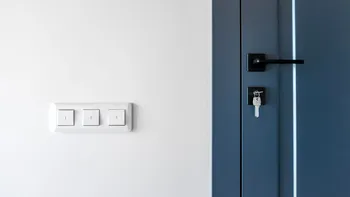 De ce se îngălbenesc întrerupătoarele și cum le faci să arate ca noi