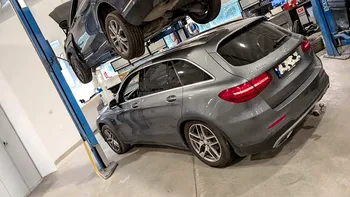 S-a dus cu Mercedes la reprezentanță și a ieșit cu „verdict de casare”: cum poate un plug-in hibrid să ajungă victimă între diagnoze greșite, compromisuri și un raport care nu exista