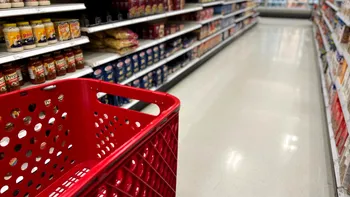 Cât costă alimentele de bază în New York în 2026: cât plătești pentru pâine, lapte, ouă sau carne de porc