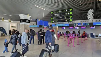Ceața afectează aeroportul din Iași. Mai multe zboruri anulate, pasageri redirecționați și întârzieri în lanț