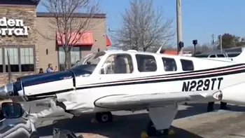 Avion de mici dimensiuni prăbușit într-o intersecție intens circulată din SUA