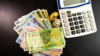 Bugetarii cu salarii până în 6.000 de lei care primesc ajutor de la stat. Se oferă 347 de lei