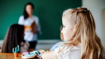 Cât a ajuns să coste să îți dai copilul la o școală privată în 2026. Tot mai mulți părinți renunță din cauza cheltuielilor prea mari