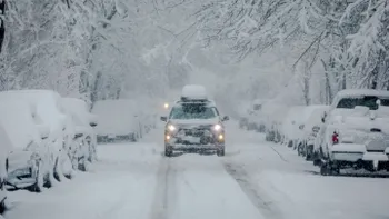 Cât mai ninge: codurile galben și portocaliu de viscol, prelungite. Unde se depune zăpadă de 50 cm