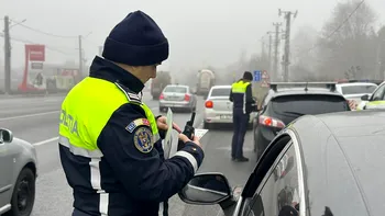 Ce faci dacă poliţistul îţi ia telefonul când îl filmezi? Sfatul unui specialist pentru români