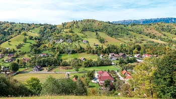 Cele mai frumoase sate din România. Sunt minunate primăvara şi vara, peisajele par rupte din Rai