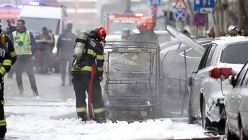 Cum se putea salva femeia prinsă în mașina electrică în flăcări, în Sectorul 6. Titi Aur a explicat ce trebuia făcut