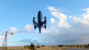 O dronă construită într-un garaj a atins aproape 700 km/h și a doborât neoficial recordul de viteză pentru quadricoptere