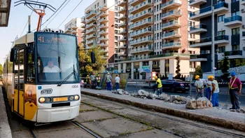 Imagini cu noile peroane de pe liniile de tramvai modernizate din București. Vor fi montate pe 50 de kilometri de cale dublă