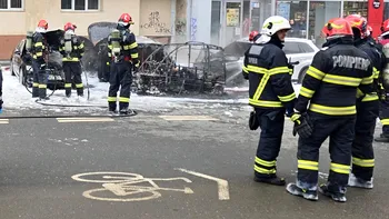 UPDATE Incendiu violent pe Bulevardul Constructorilor din București. Mai multe mașini, cuprinse de flăcări, o persoană a murit