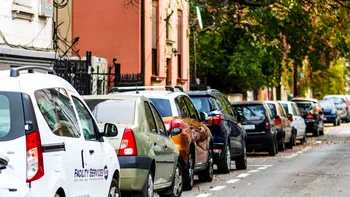 Locurile de parcare din Bucureşti devin un lux. Un cetăţean din Berceni, nemulţumit de suma mare pe care o plăteşte: 