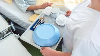 Mâncarea primită după naștere într-un spital din Germania. Experiența unei femei a devenit virală: „Este o nebunie”
