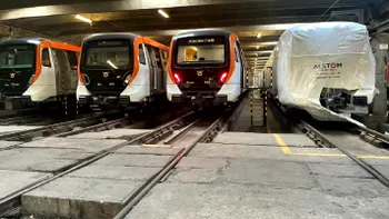 Noul tren de metrou Metropolis s-a defectat în timpul probelor. Mecanicul a rămas cu frâna de urgență în mână