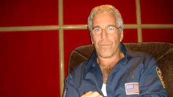 Un medic legist cere reanalizarea cauzei morții lui Jeffrey Epstein, la aproape șapte ani de la deces. Susține că nu s-a sinucis