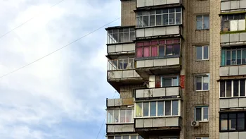 Cum arată un apartament într-un bloc sovietic din Rusia: Costă 60.000 de euro şi este mai mic decât cele de la noi