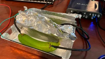 Cablul audio „de mii de lei” versus banană și noroi: un test orb a pus la îndoială diferențele pe care audiofilii jură că le aud