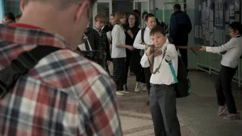 Filmată pe ascuns într-o școală din Rusia, propaganda agresivă pro Putin e subiect de documentar. Cum a devenit îngroparea democrației un film premiat la Bafta