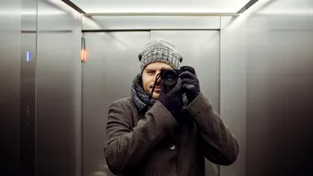 De ce au lifturile oglinzi. Nu este vorba despre siguranţă, spun psihologii
