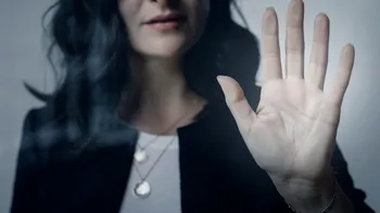 Senatul a votat legea privind prevenirea femicidului. Ce schimbări ar putea aduce Codului penal