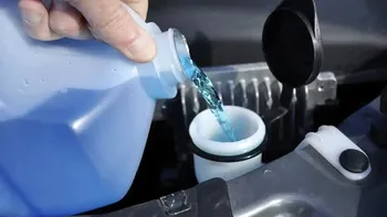 Senzori ploaie/lumină care nu mai reacționează: parbriz, gel, calibrare, cum îi readuci la normal