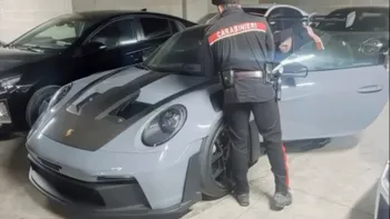 Lovitură de proporții în lumea mașinilor de lux: frauda de milioane care a dus DIICOT pe urmele unei rețele până la un garaj din Italia