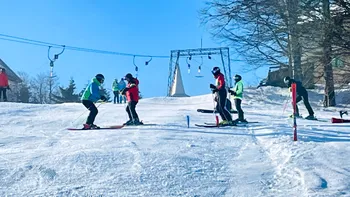 Doi copii răniţi, după ce cablul unui teleschi din Semenic s-a rupt. Casca de protecţie, esenţială în astfel de cazuri