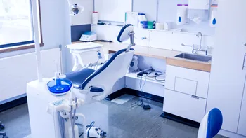 Servicii stomatologice decontate de CNAS în 2026. Ce tratamente poți face gratuit