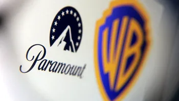 Warner Bros. Discovery, între Netflix și Paramount Skydance: miza uriașă a unei bătălii care poate redesena industria media