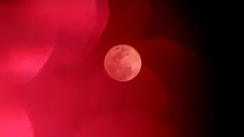 De ce Luna devine roșie în timpul eclipselor totale de Lună: Fenomenul spectaculos are loc în această noapte