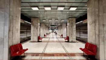 Imagine virală cu tavanul de la staţia de metrou Lujerului. Călătorii sunt îngrijoraţi: 