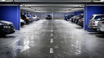 Suma uriaşă pe care a plătit-o un român care a lăsat două luni maşina în parcarea de la mall. 