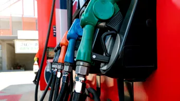 Cât înseamnă un baril în litri. Preţul petrolului continuă să crească, avertismentul specialiştilor