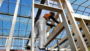 Cum un cuplu și-a construit o casă cu ajutorul ChatGPT, fără experiență: povestea care arată unde te ajută inteligența artificială și unde te poate încurca