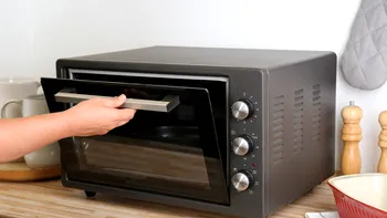 Cum să cureți un mini-cuptor electric pentru a funcționa eficient mai mult timp