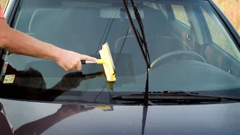 Parbrize sau parbrizuri, care este varianta de plural corectă? Greșeala pe care mulți români o fac fără să știe