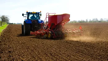 Explozia prețului la combustibil afectează agricultura din România. 30% din ogoare sunt în pericol. Ce înseamnă asta pentru români