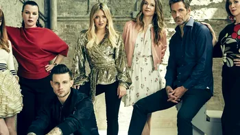 Younger, serialul de comedie ușurică de pe Netflix ce reușește, totuși, să te facă „să te simți”, dacă te apropii vertiginos de 40 de ani REVIEW