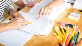 Meditațiile au ajuns un lux. Cât plătesc părinții pentru un an de pregătire la Evaluarea Națională și BAC