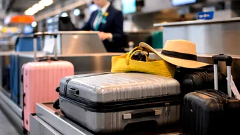 Cât te costă, de fapt, bagajele la Wizz Air, Ryanair, TAROM și Air France în 2026. Diferențele care îți pot dubla biletul