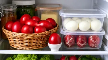 Cât timp poți consuma ouăle de Paște și cum este corect să le păstrezi în frigider. În coajă sau decojite?